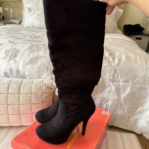 A’Gaci Black Under the Knee High Heel Boots Size 7